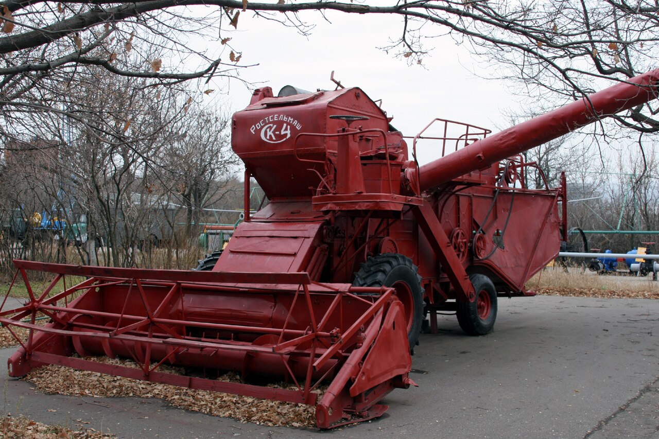 Kombajn SK-4 — dobový obilní kombajn