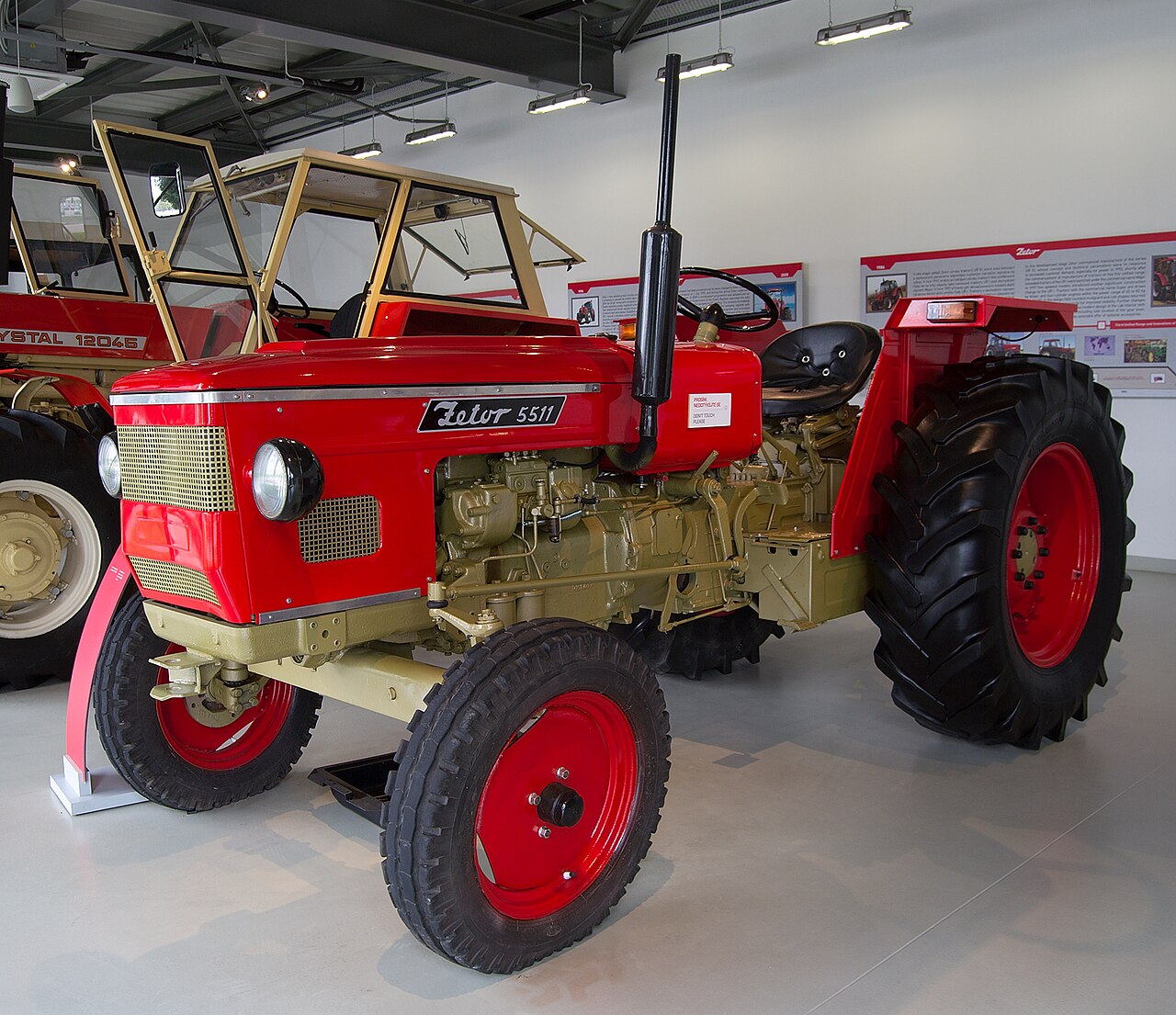 Zetor 5511 — dobový zemědělský traktor