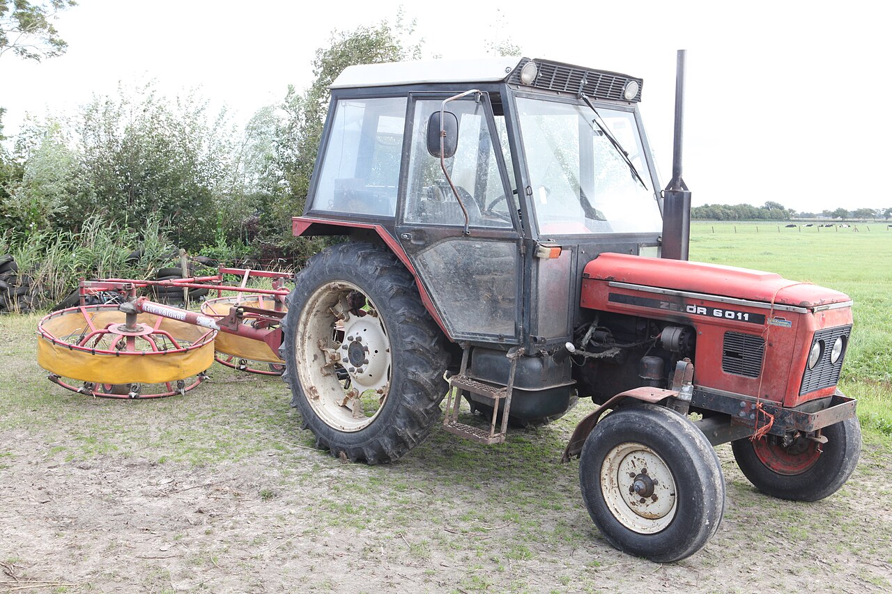 Zetor 6011 — dobový zemědělský traktor