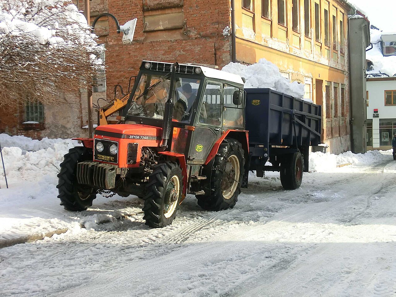 Zetor 7745 — dobový zemědělský traktor