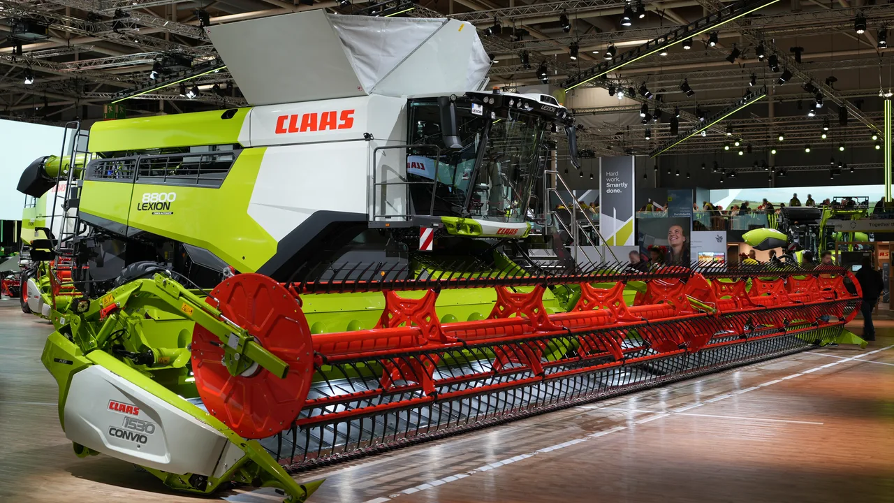 CLAAS Lexion 8900 — Комбайн, 790 к.с., головний вигляд