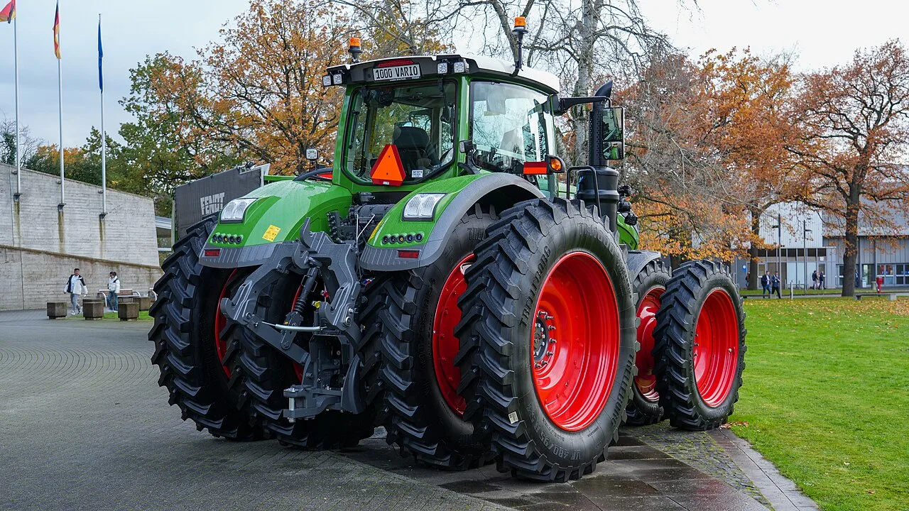 1052 Vario — Трактори