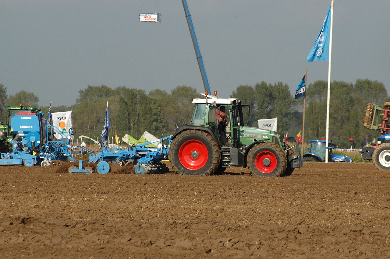 820 Vario — Трактори