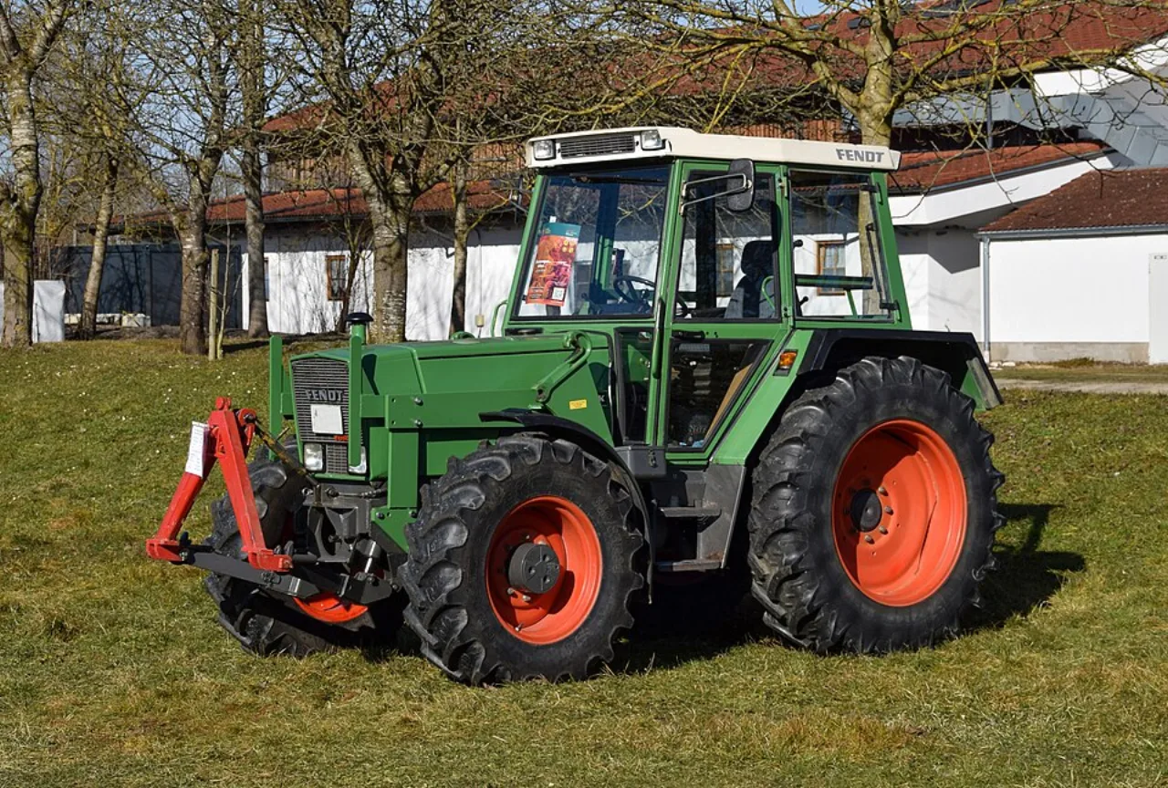 Farmer 306 LSA — Трактори