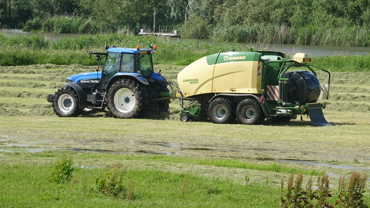 Comprima F 155 XC — Рулонні прес-підбирачі