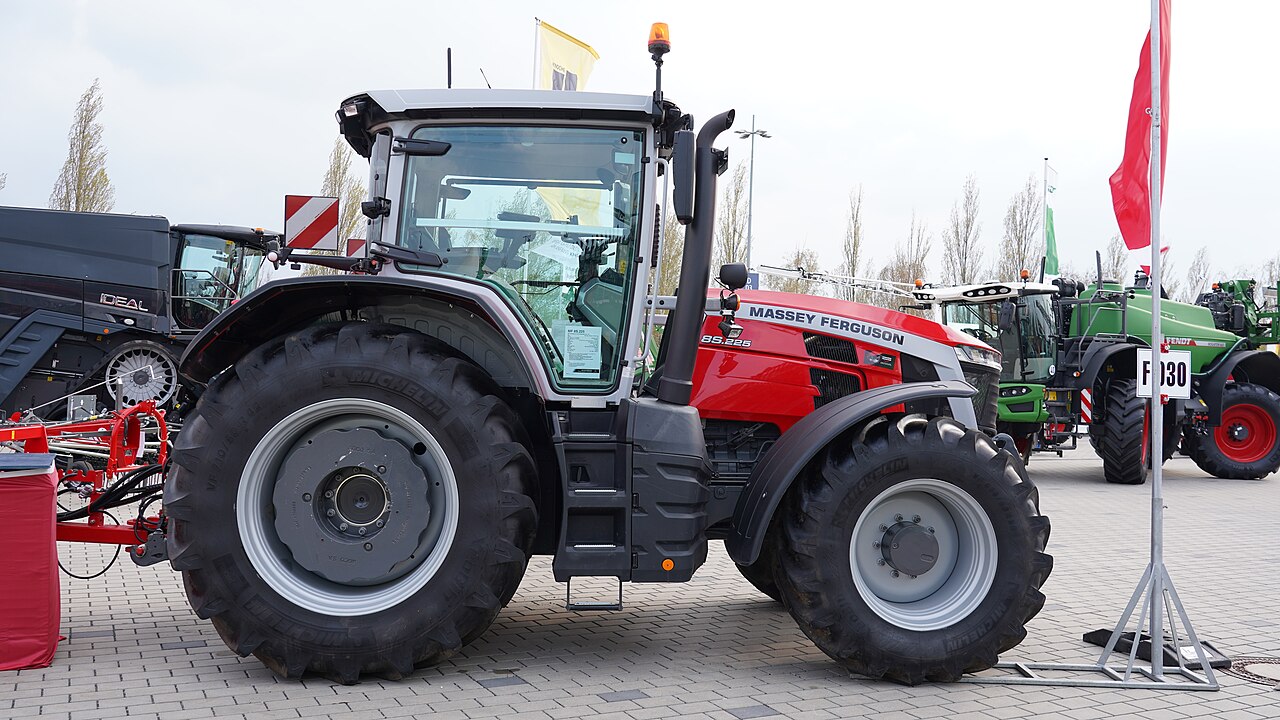 MF 8S.245 — Трактори