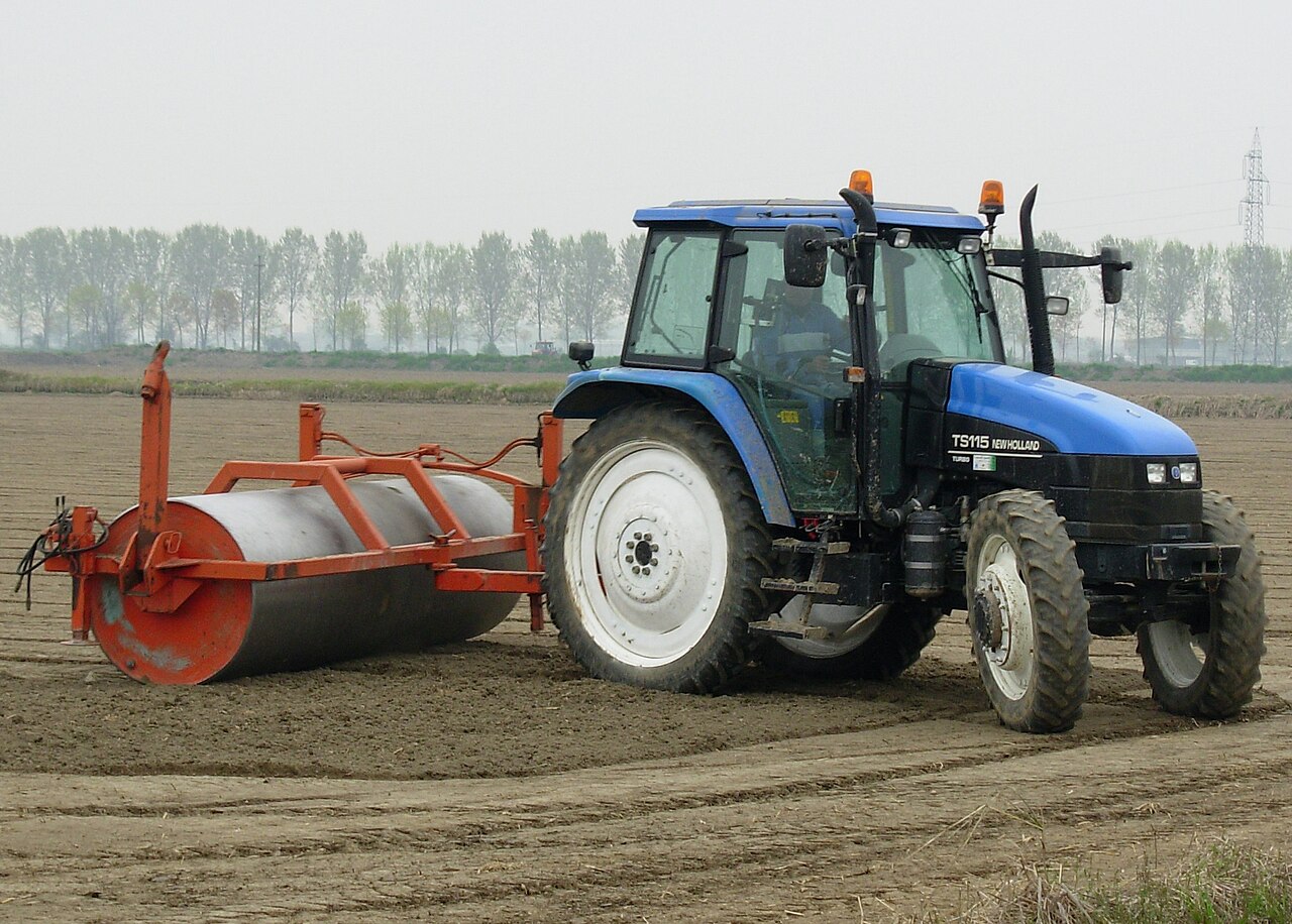 TS90 — Трактори